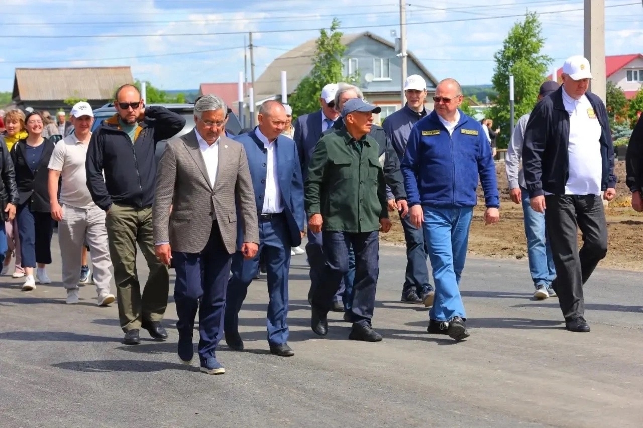 ПОЧЁТНЫЕ ГОСТИ XVI ВСЕРОССИЙСКОГО СЕЛЬСКОГО САБАНТУЯ ПОСЕТИЛИ ШКОЛУ, ПАРК И ОБЩЕСТВЕННО-ПРОСВЕТИТЕЛЬСКИЙ ЦЕНТР МАЛОГО ТРУЁВА