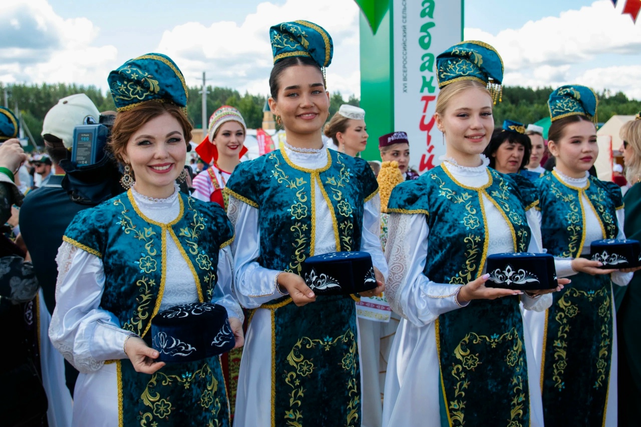 ПЕНЗЕНСКОЕ ГОСТЕПРИИМСТВО: ВСТРЕТИЛИ ПОЧЁТНЫХ ГОСТЕЙ XVI ВСЕРОССИЙСКОГО СЕЛЬСКОГО САБАНТУ